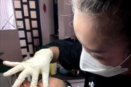 Tiêm, truyền trắng da: Cẩn trọng tiền mất, tật mang