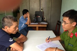 Cảnh sát nổ súng, hốt trọn ổ cờ bạc