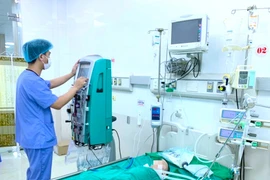 Lọc máu cứu sống bệnh nhi 11 tháng tuổi mắc sởi biến chứng