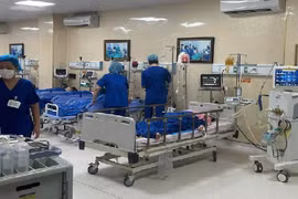 Trắng đêm cứu sản phụ sốc mất máu, tắc ối,... sau sinh