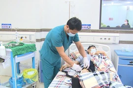 Gẫy xương đùi tái phát, cách sơ cứu giảm biến chứng?