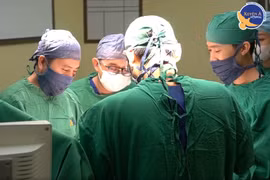 Bị ung thư lưỡi, người đàn ông Campuchia phải cắt và tạo hình lại lưỡi