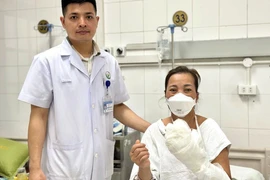 Đứng gần máy ép mía, bé trai 6 tuổi bị lóc toàn bộ dương vật