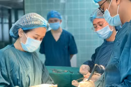 Xuyên đêm chạy đua với tử thần cứu sản phụ băng huyết nguy kịch sau sinh