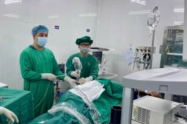 Tán sỏi tiên tiến cứu thận duy nhất cho người đàn ông 46 tuổi