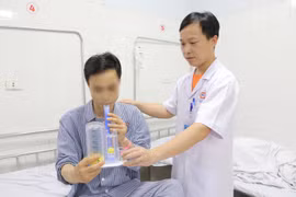 Hy hữu: Ho mạnh người đàn ông nguy kịch do vỡ kén khí, tràn máu phổi