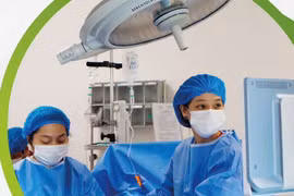 Phẫu thuật laser quang đông cứu thai nhi mắc hội chứng truyền máu giai đoạn IV