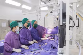 Đặt Stent graft cứu người bệnh 79 tuổi khỏi nguy cơ vỡ động mạch chủ chậu