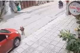 Vụ bé 16 tháng bị xe cán tử vong, phòng giáo dục nói gì?