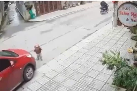 Vụ bé 16 tháng bị xe cán tử vong, phòng giáo dục nói gì?