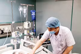 Nhiều người lớn biến chứng sởi nguy kịch vì chủ quan