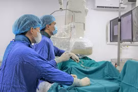 Đau bụng, đái máu...phát hiện dị dạng động tĩnh mạch thận hiếm gặp