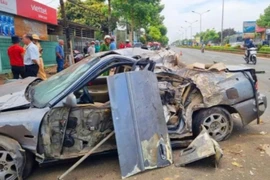 Hiện trường vụ nổ quán phở ở TPHCM, cửa kính vỡ, văng tung tóe