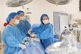 Lần đầu tiên đặt shunt dẫn lưu màng phổi cứu thai nhi trong bụng mẹ