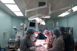 Báo động liên viện cứu sống người bệnh vỡ lách, gãy xương sườn, cột sống