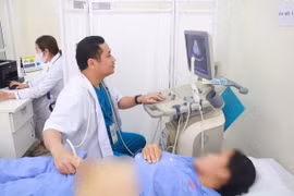 Đau bụng dữ dội người phụ nữ 28 tuổi không ngờ u buồng trứng lớn xoắn