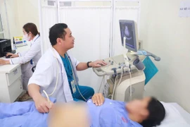 Đau bụng dữ dội người phụ nữ 28 tuổi không ngờ u buồng trứng lớn xoắn