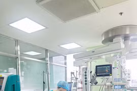 Nổ bình khí Hydro khi bơm bóng bay, người đàn ông phải cắt cụt chi