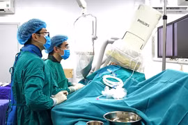 Cứu sống nữ bệnh nhân người Ấn Độ bị nhồi máu cơ tim cấp nguy kịch