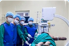 Đặt thông đại tràng giải áp điều trị tắc ruột do ung thư đại trực tràng