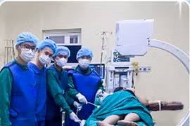 Đặt thông đại tràng giải áp điều trị tắc ruột do ung thư đại trực tràng