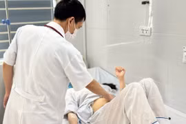 Sau 2 tháng sốt kéo dài, đi 4 bệnh viện mới phát hiện lao sinh dục