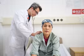 Điều trị đa mô thức phục hồi ung thư phổi di căn não, xương