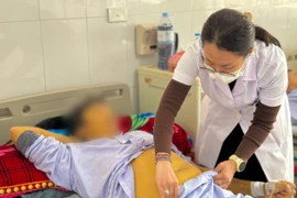 Suy gan cấp do tự dừng thuốc điều trị viêm gan B