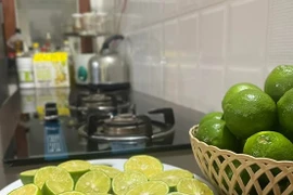 Tác hại của trào lưu thần thánh hóa nước cốt chanh, nhỏ cả vào mắt...