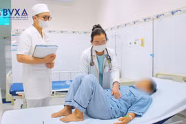 Đang sinh hoạt tại nhà, người phụ nữ 60 tuổi sốc tim nguy kịch