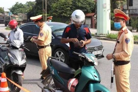 Xe máy vượt đèn đỏ... nâng mức phạt lên 4-6 triệu đồng?