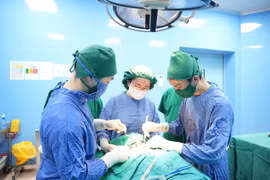 Cụ già 85 tuổi bị u tuyến giáp thòng trung thất, cách phát hiện sớm