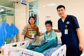 Lấy huyết khối cho bệnh nhân trẻ đột quỵ qua giờ vàng