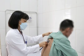 Sốt cao hơn một tháng, người đàn ông không ngờ mắc nấm phổi