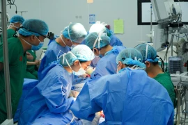 Lấy vạt đùi tạo hình lưỡi cho bệnh nhân ung thư