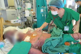 Ăn lòng lợn người đàn ông 49 tuổi nhập viện nguy kịch