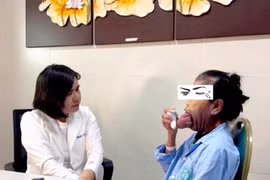 Lấy khối dị dạng môi, lưỡi “khủng” thay đổi cuộc sống bà cụ 73 tuổi