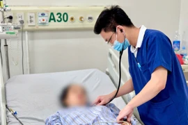 Hôn mê sâu vì viêm tai giữa không điều trị dứt điểm