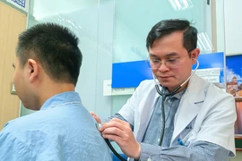 Hồi sinh lá phổi xẹp hoàn toàn do di chứng của bệnh lao phổi