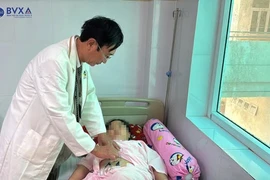 Trẻ mới sinh cũng có thể bị u buồng trứng, bác sĩ mách cách phát hiện