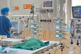 Giành lại sự sống cho bé gái 5,5 tháng tuổi từ “cửa tử” nhờ kỹ thuật lọc máu liên tục