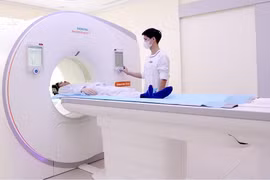 Chuẩn bị mổ ung thư bất ngờ phát hiện lao phổi