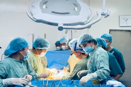 Xuyên đêm cấp cứu, điều phối tạng hiến đi 3 miền đất nước cứu 5 người