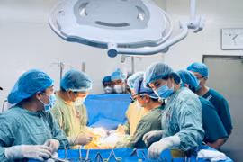 Xuyên đêm cấp cứu, điều phối tạng hiến đi 3 miền đất nước cứu 5 người