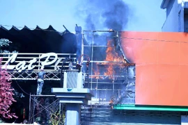 TPHCM: Cháy quán cà phê, khách nháo nhác bỏ chạy