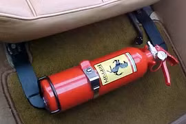 Ô tô không có bình chữa cháy chính thức bị xử phạt