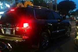 Chuyện nhỏ mà không nhỏ vụ xe Lexus gắn biển xanh