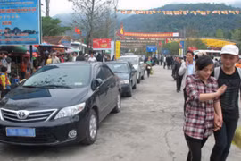 Chiếc ôtô và phẩm giá cán bộ