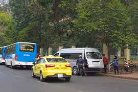 Đắk Lắk: Xe dù bến cóc náo loạn phố phường sau tết