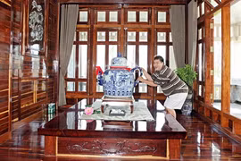 Bên trong biệt thự gỗ quý rộng 1.000 m2 của diễn viên Hoàng Mập